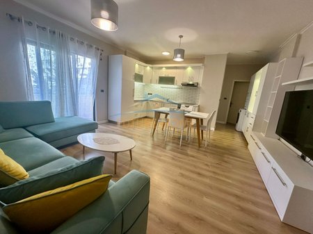 Qera, Apartament 1+1, prane Square 21, Tirane.