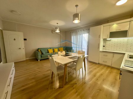 Qera, Apartament 1+1, prane Square 21, Tirane.