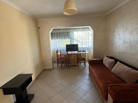 Shitet , Apartament 1+1, Zona "Brrylit " , Tirane.