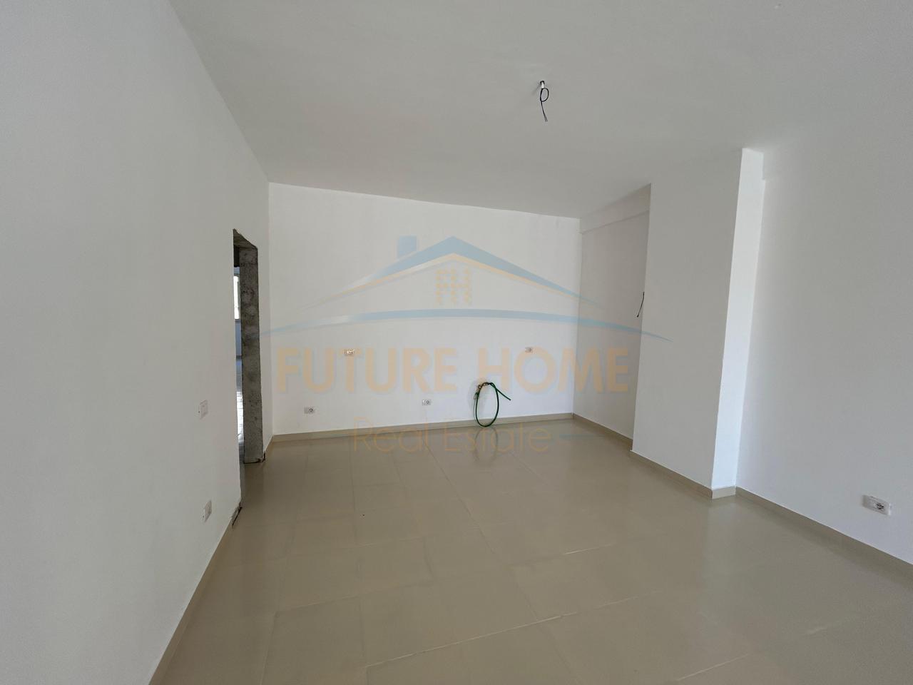 Shitet, Apartament 2+1+2, prane Ish URT, Durres