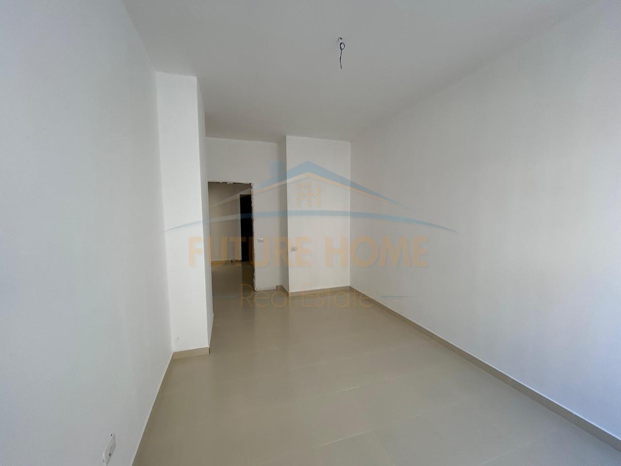 Shitet, Apartament 2+1+2, prane Ish URT, Durres
