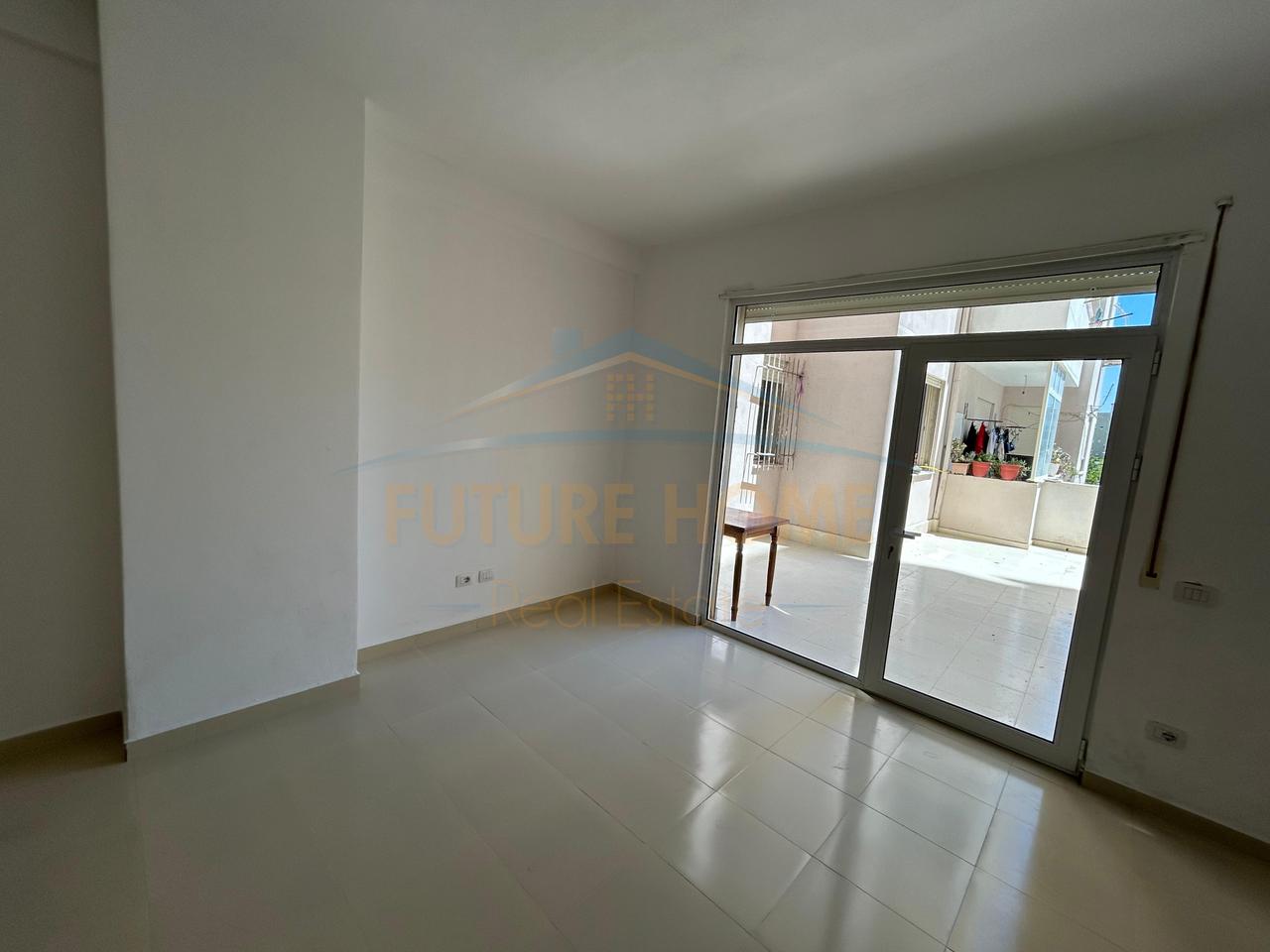 Shitet, Apartament 2+1+2, prane Ish URT, Durres