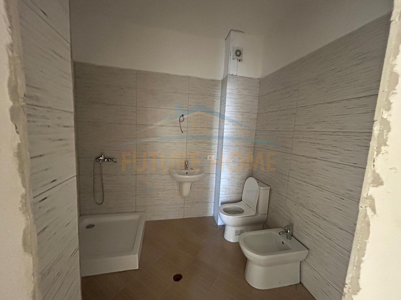 Shitet, Apartament 2+1+2, prane Ish URT, Durres