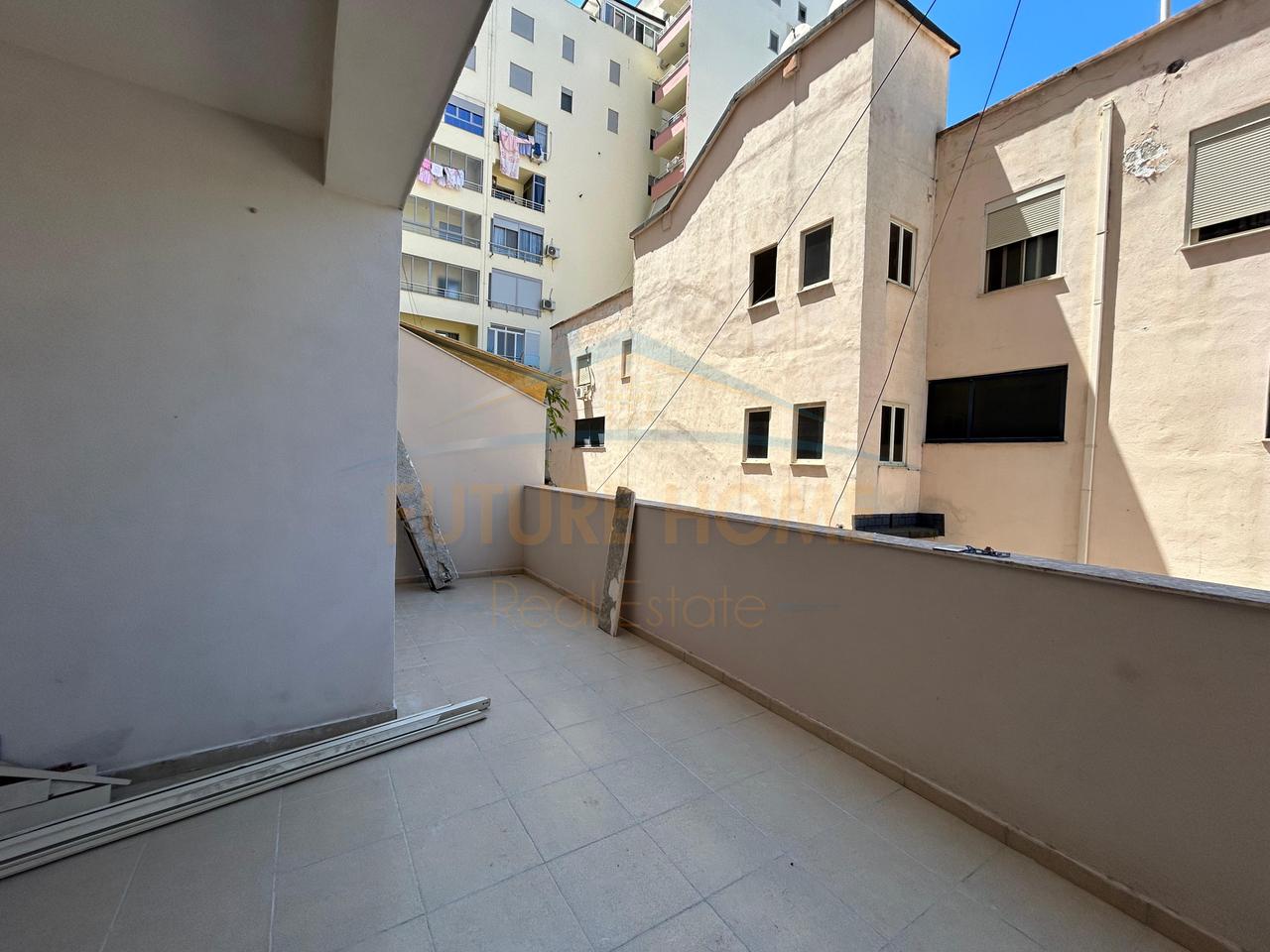 Shitet, Apartament 2+1+2, prane Ish URT, Durres