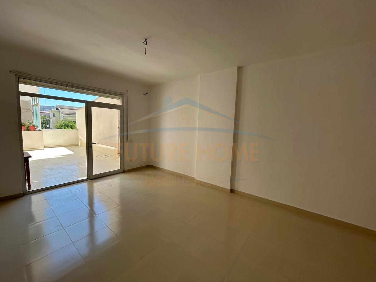 Shitet, Apartament 2+1+2, prane Ish URT, Durres