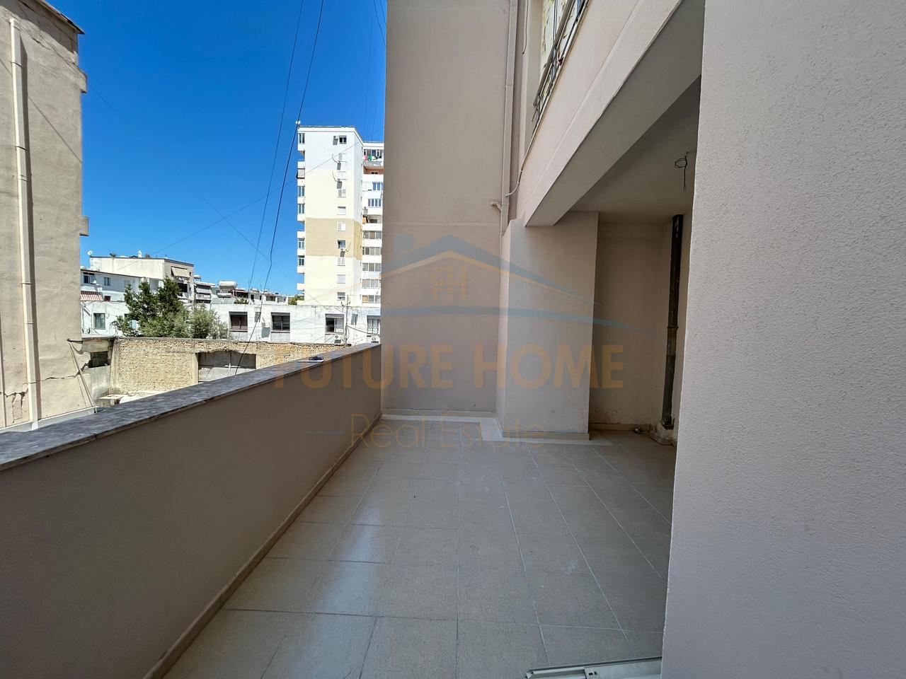 Shitet, Apartament 2+1+2, prane Ish URT, Durres