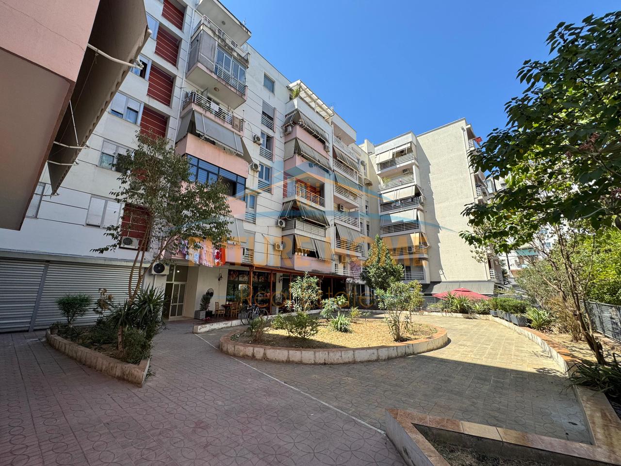 Affitto, Appartamento 2+1+2, Comune di Parigi, Tirana.
