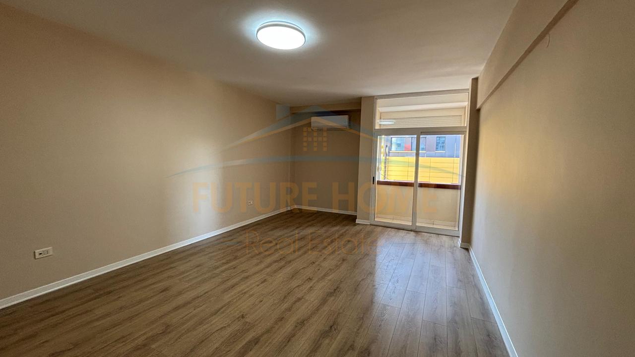Qira, Office Ambient, Center, Tirana