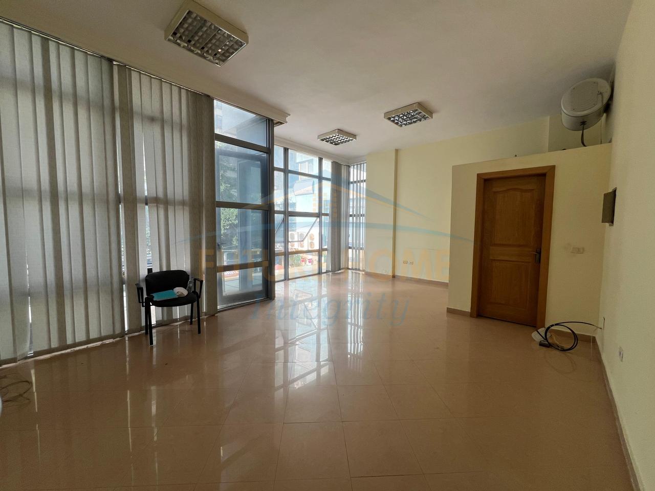 Qera, Ambient Biznesi, Ish Ekspozita, Tiranë.