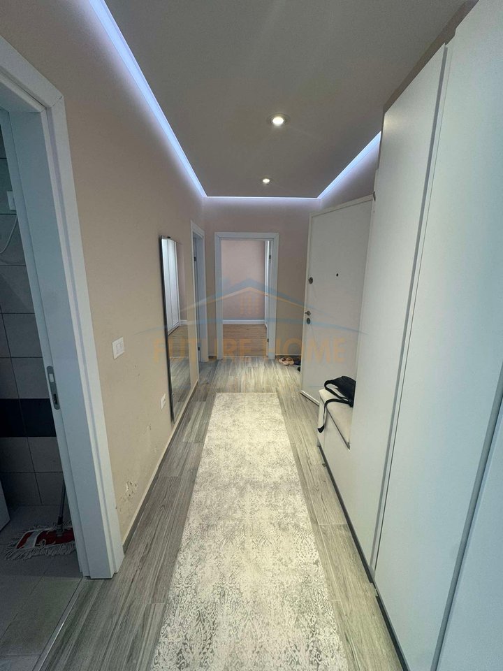 Shitet, Apartament 2+1,Fresku, Tiranë