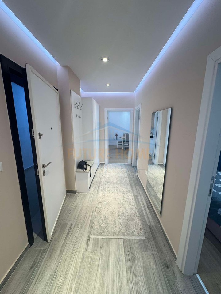 Shitet, Apartament 2+1,Fresku, Tiranë