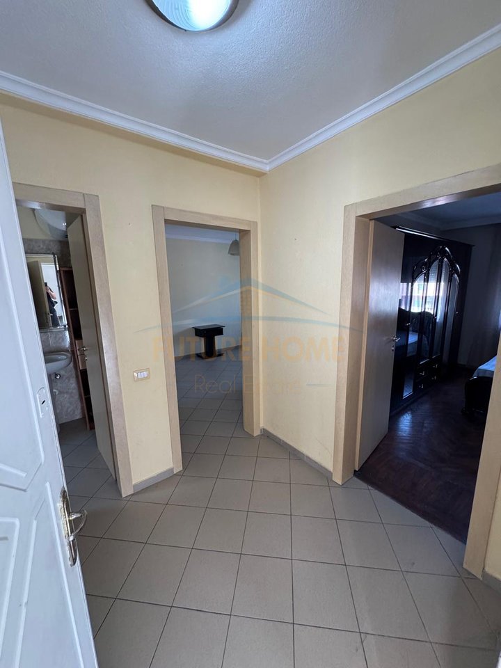 Shitet , Apartament 1+1, Zona "Brrylit " , Tirane.