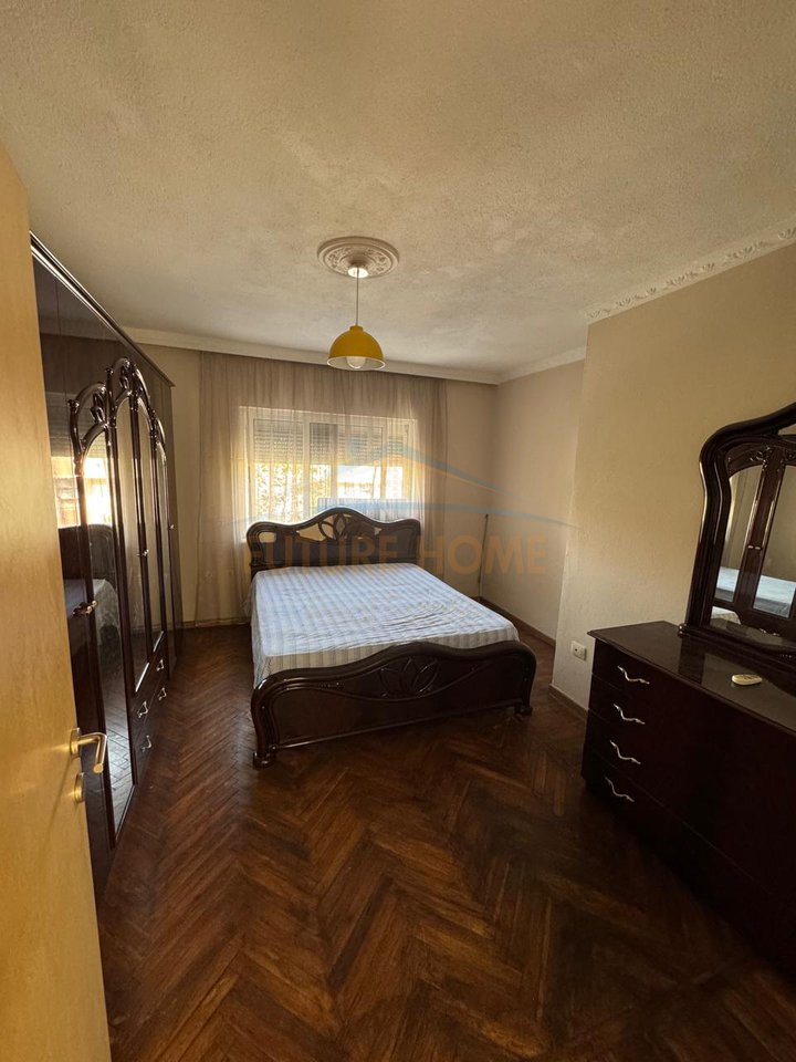 Shitet , Apartament 1+1, Zona "Brrylit " , Tirane.