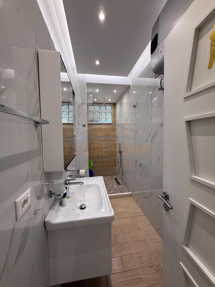 Shitet Apartament 3+1 , Vollga, Durres.