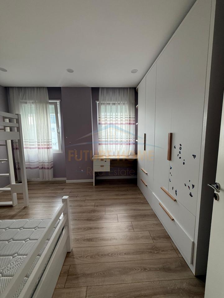 Shitet Apartament 3+1 , Vollga, Durres.