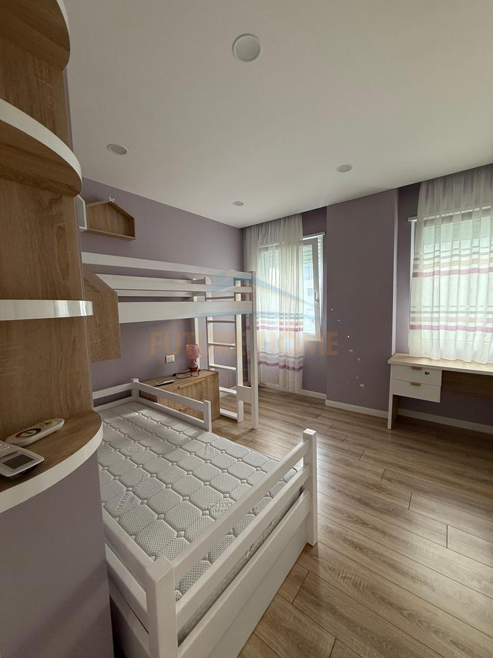 Shitet Apartament 3+1 , Vollga, Durres.
