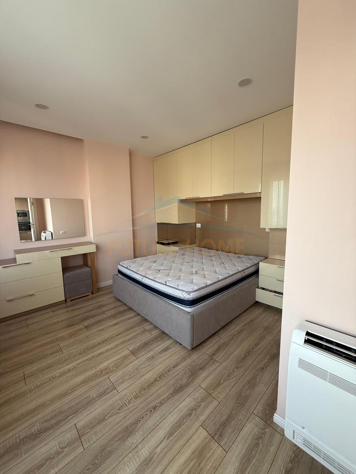 Shitet Apartament 3+1 , Vollga, Durres.