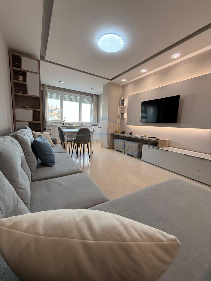Shitet Apartament 3+1 , Vollga, Durres.