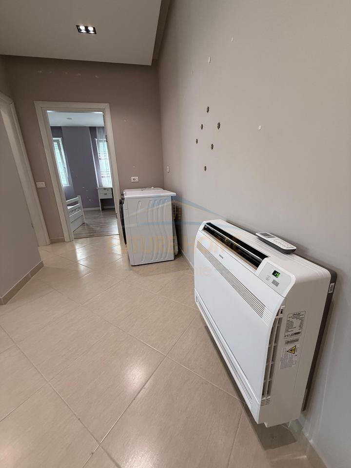Shitet Apartament 3+1 , Vollga, Durres.