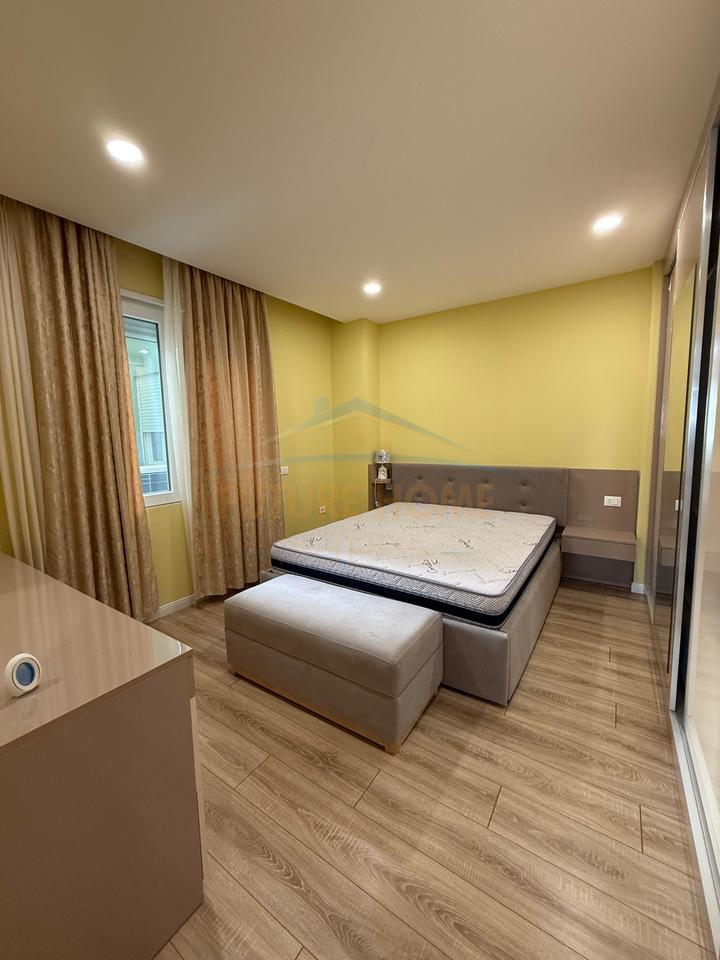 Shitet Apartament 3+1 , Vollga, Durres.