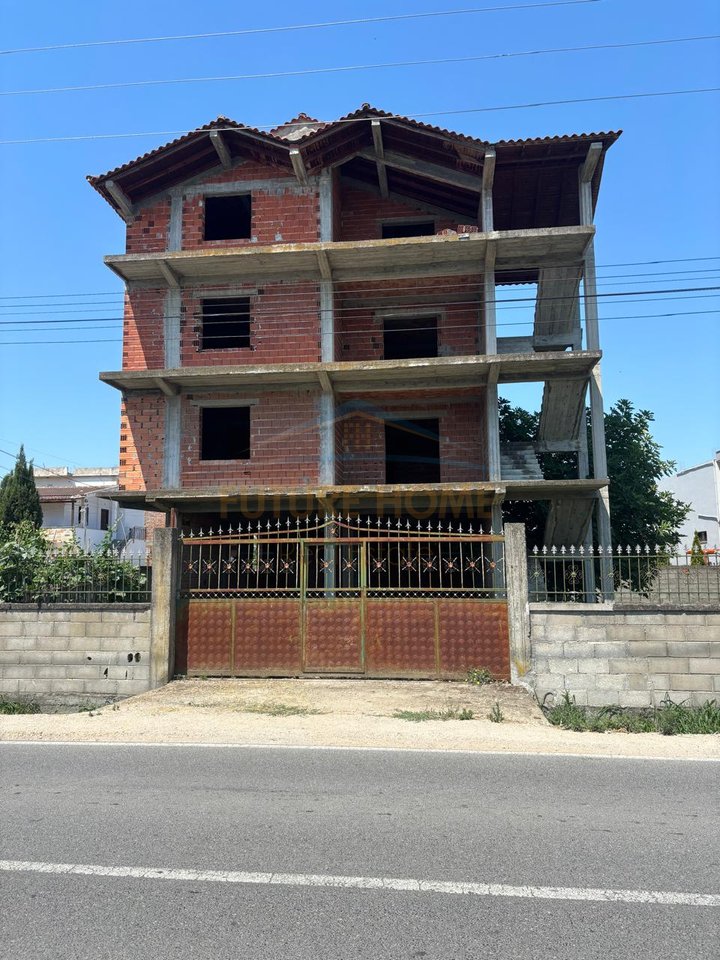 In vendita, villa su 4 piani, Sukth, Durazzo.