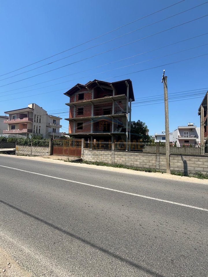 In vendita, villa su 4 piani, Sukth, Durazzo.