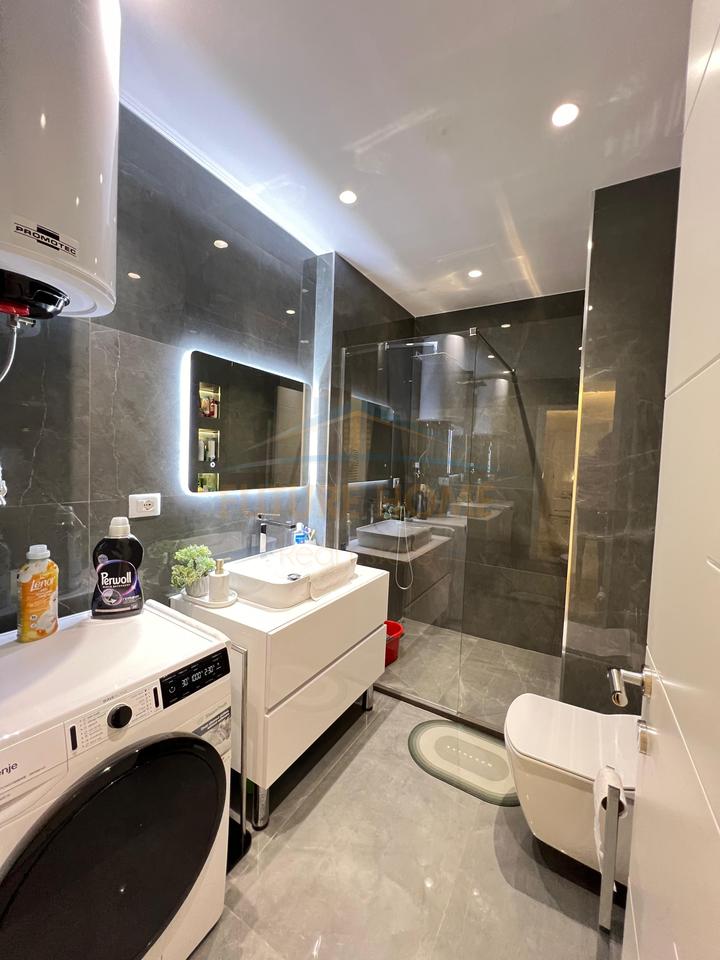 Shitet, Apartament 1+1, Unaza e Re.