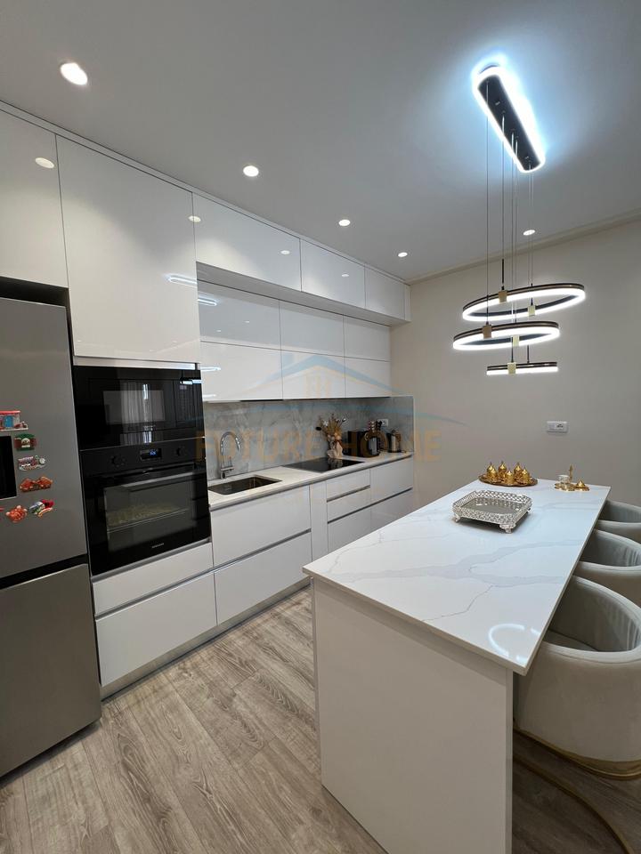 Shitet, Apartament 1+1, Unaza e Re.