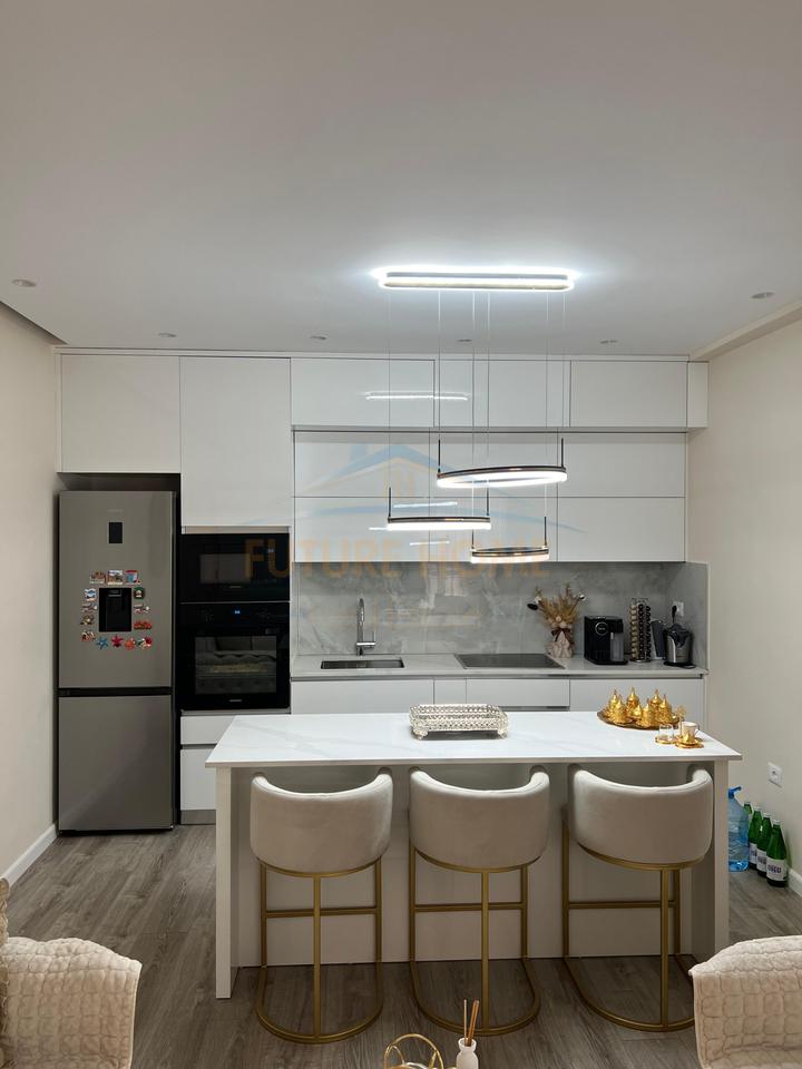 Shitet, Apartament 1+1, Unaza e Re.