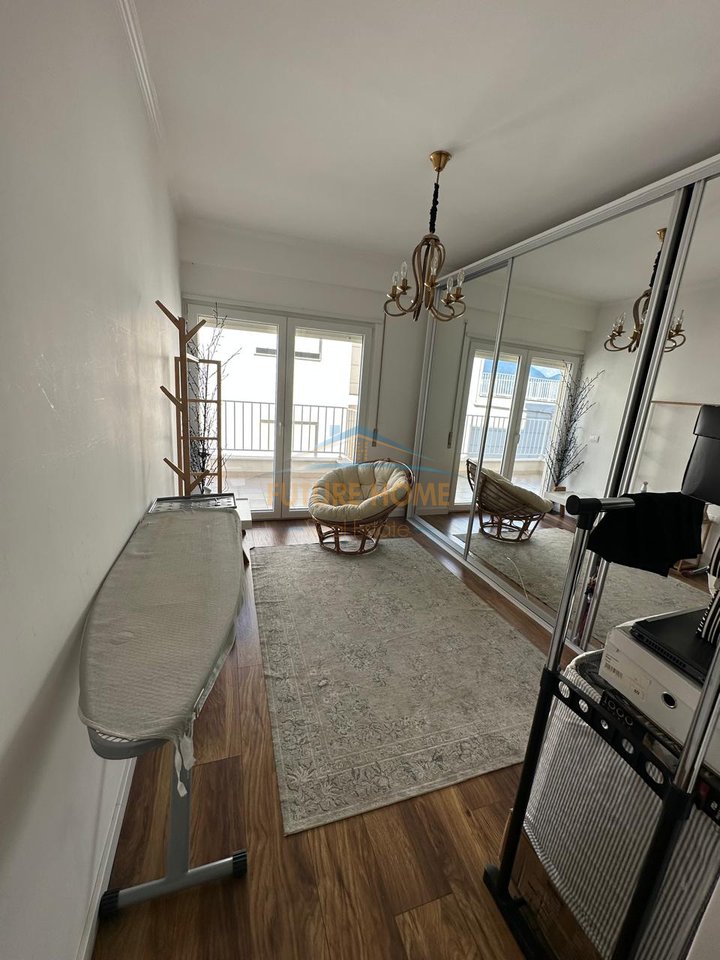 Shitet, Apartament 2+1+2, Kopështi Botanik, Tiranë