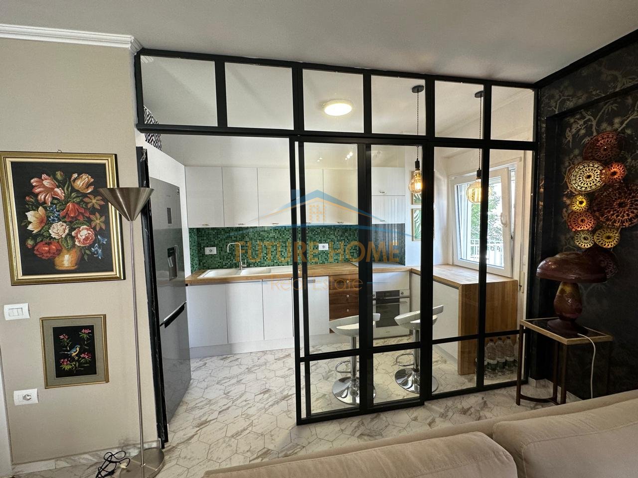 Shitet, Apartament 2+1+2, Kopështi Botanik, Tiranë