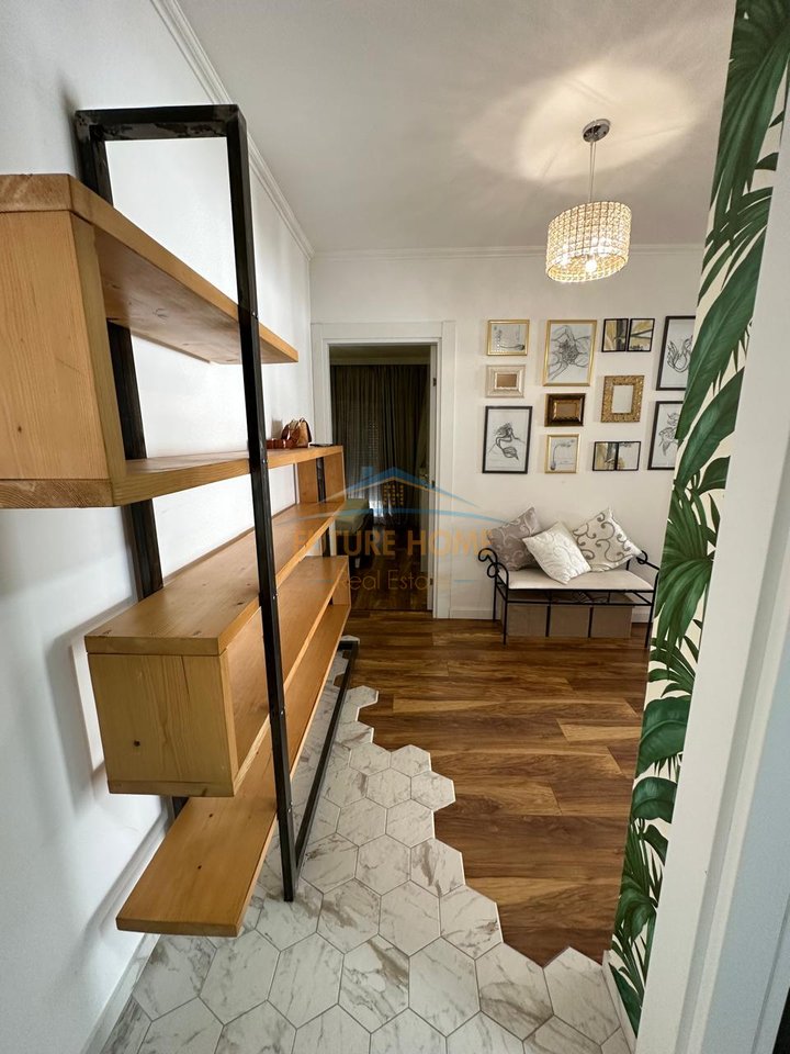 Shitet, Apartament 2+1+2, Kopështi Botanik, Tiranë