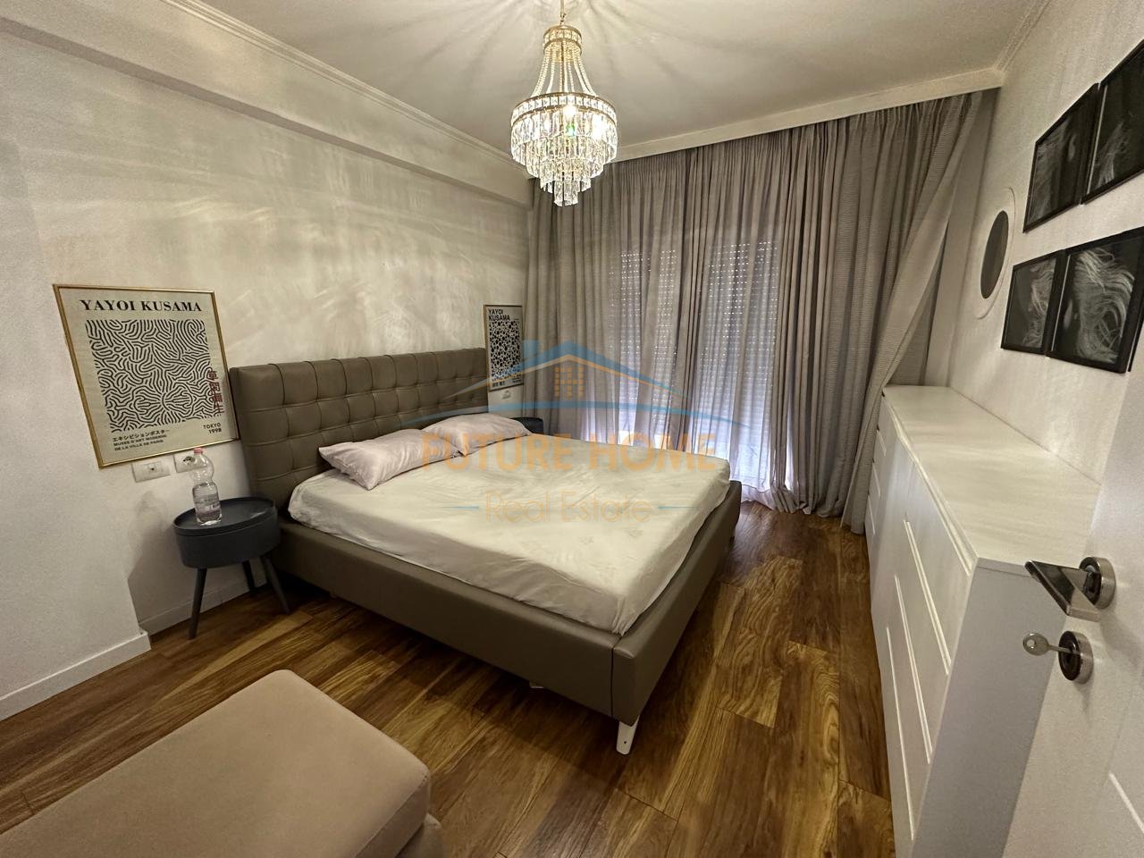 Shitet, Apartament 2+1+2, Kopështi Botanik, Tiranë