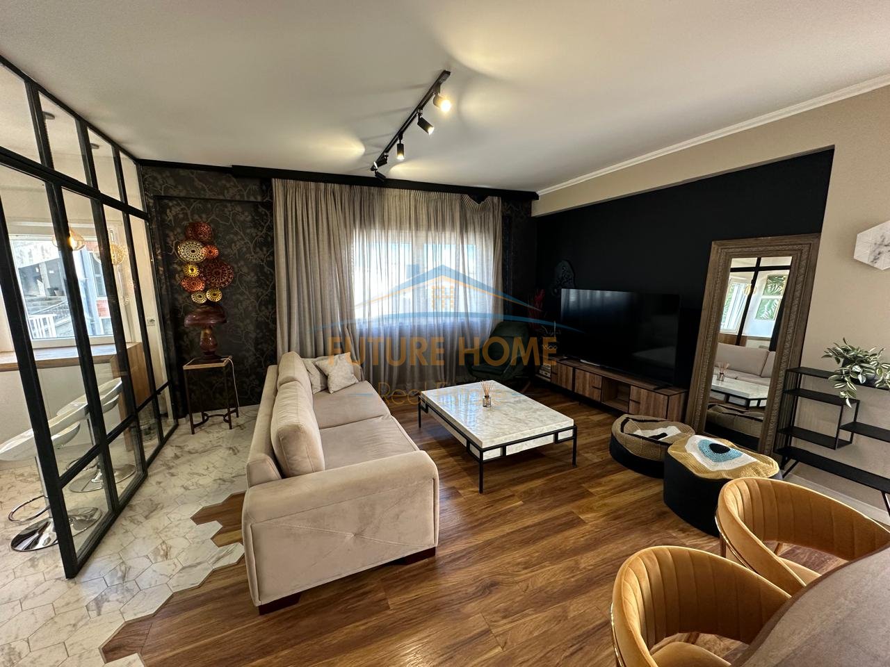 Shitet, Apartament 2+1+2, Kopështi Botanik, Tiranë