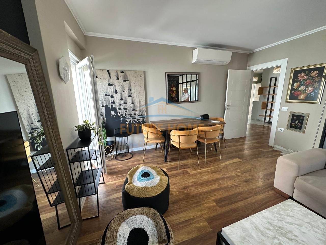 Shitet, Apartament 2+1+2, Kopështi Botanik, Tiranë