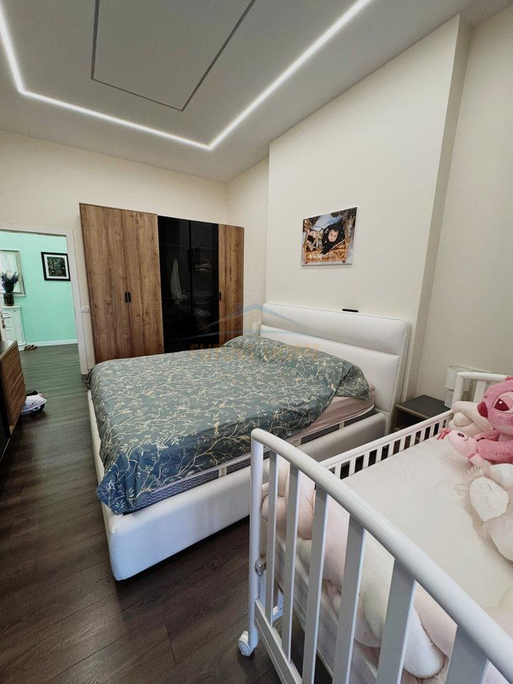 Shitet, Apartament 1+1+ Verandë,Fresk, Tiranë.