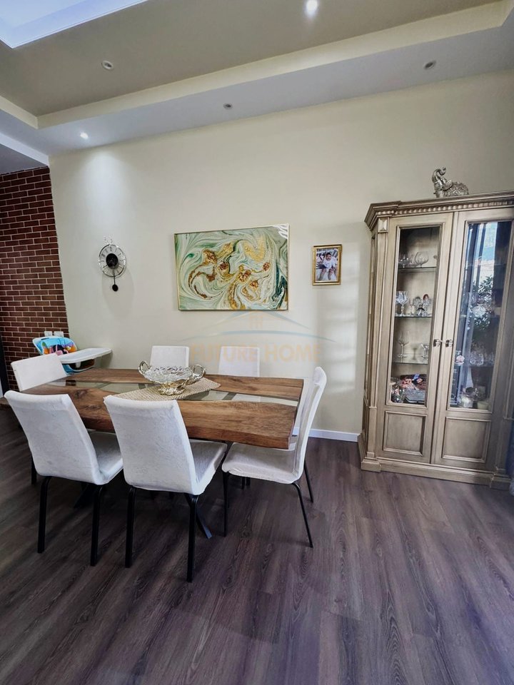 Shitet, Apartament 1+1+ Verandë,Fresk, Tiranë.