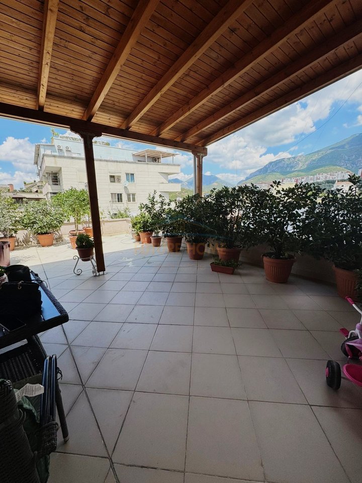 Shitet, Apartament 1+1+ Verandë,Fresk, Tiranë.
