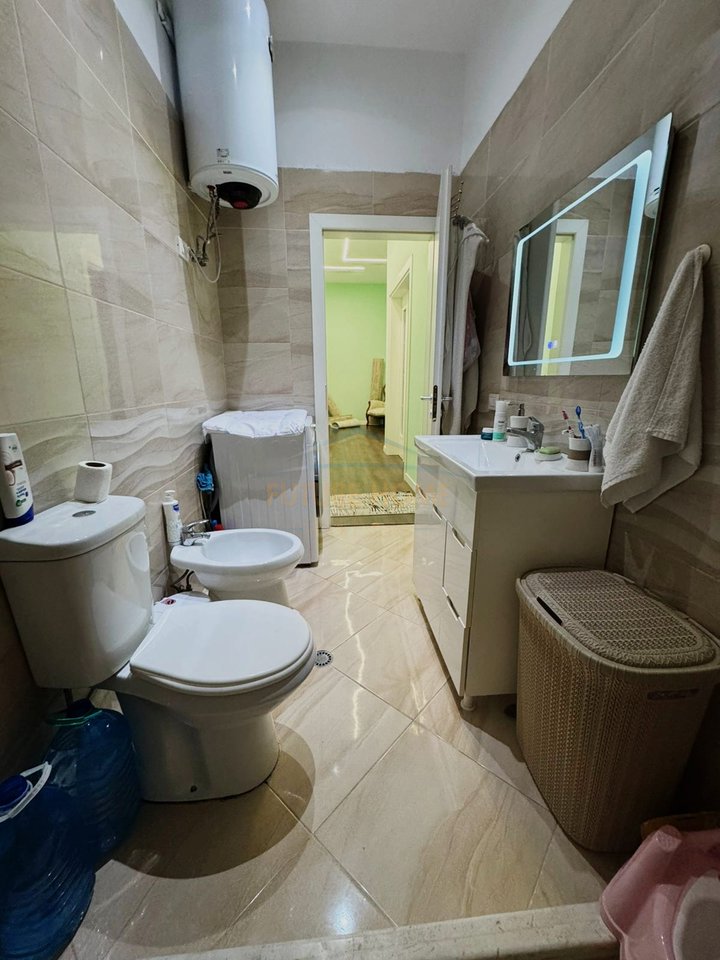 Shitet, Apartament 1+1+ Verandë,Fresk, Tiranë.