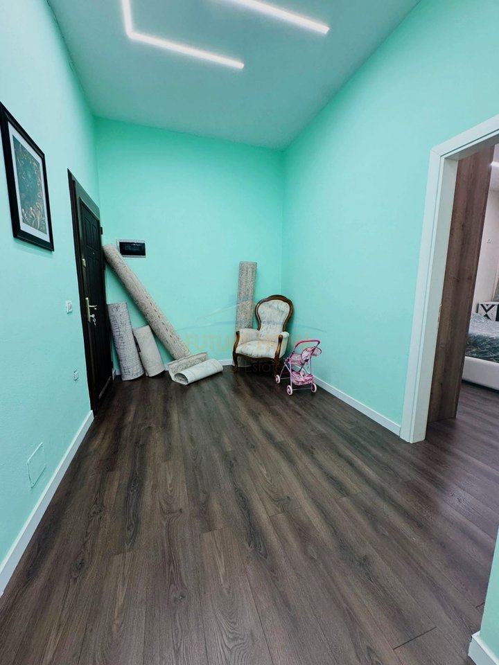 Shitet, Apartament 1+1+ Verandë,Fresk, Tiranë.