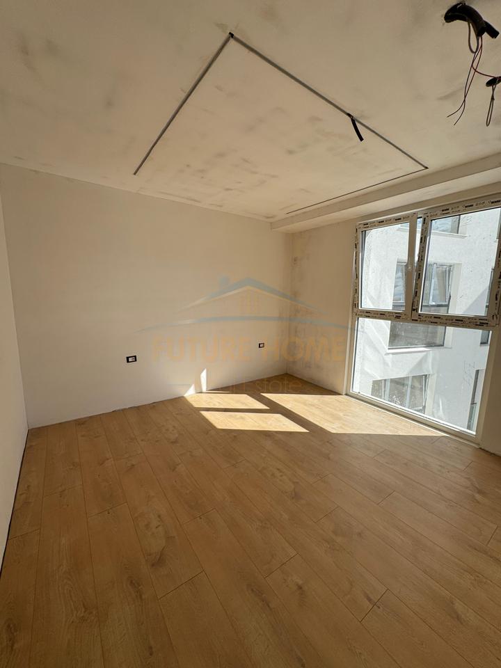 Vendesi Appartamento 1+1, Viale Migjeni, Complesso Molla.