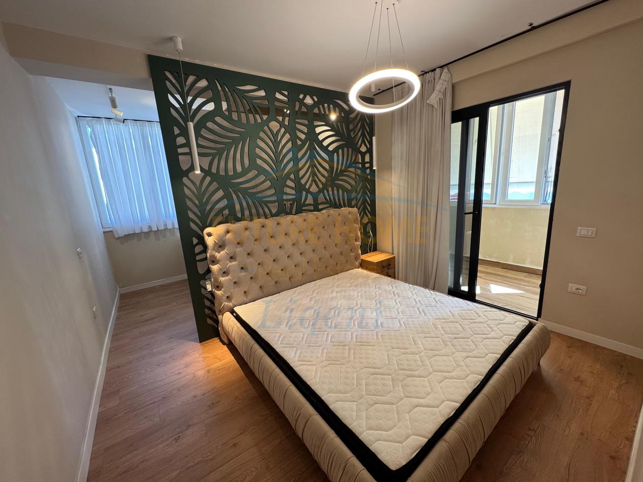 Shitet, Apartament 2+1, Fresku, Tiranë.