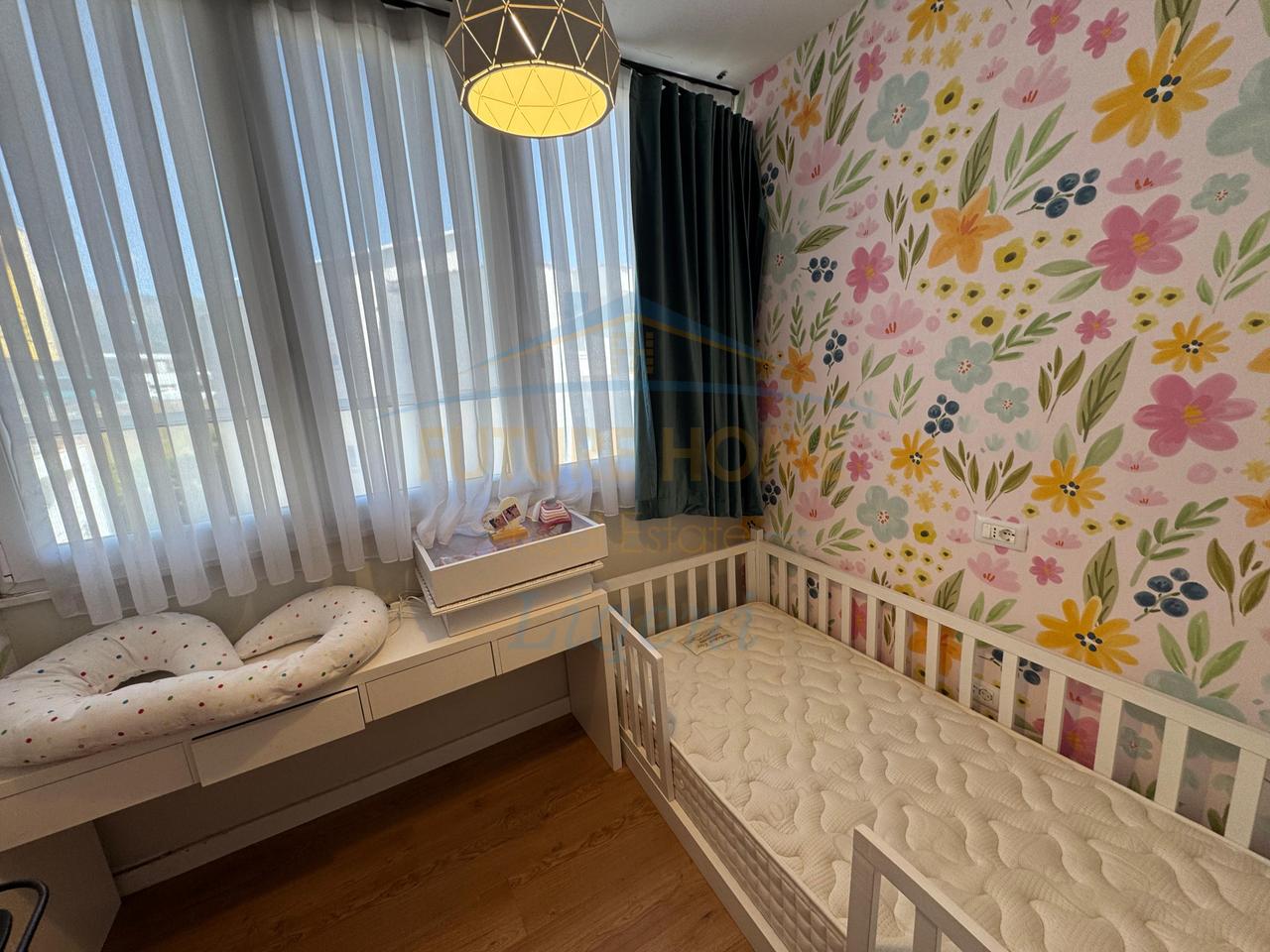 Shitet, Apartament 2+1, Fresku, Tiranë.