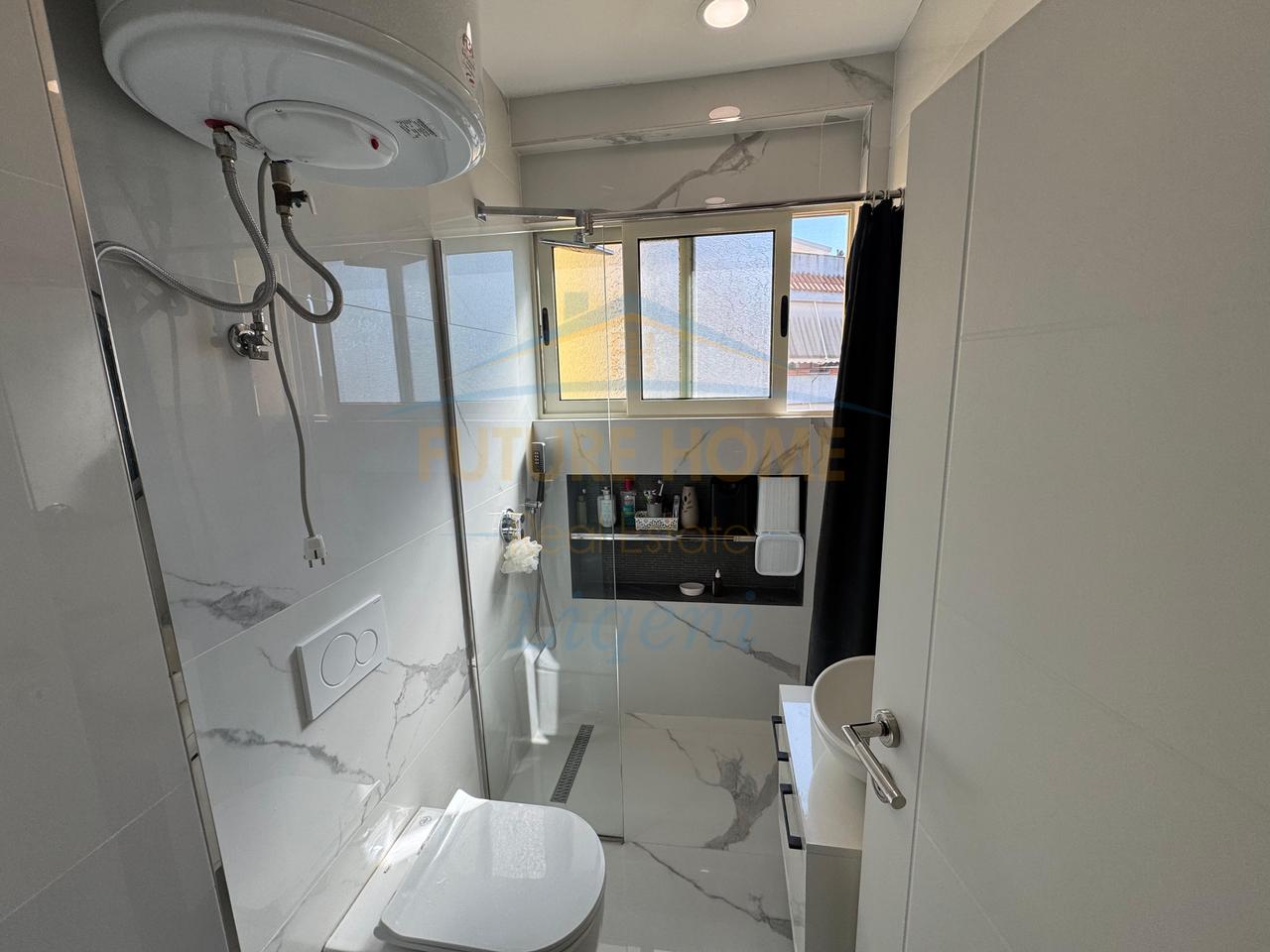 Shitet, Apartament 2+1, Fresku, Tiranë.