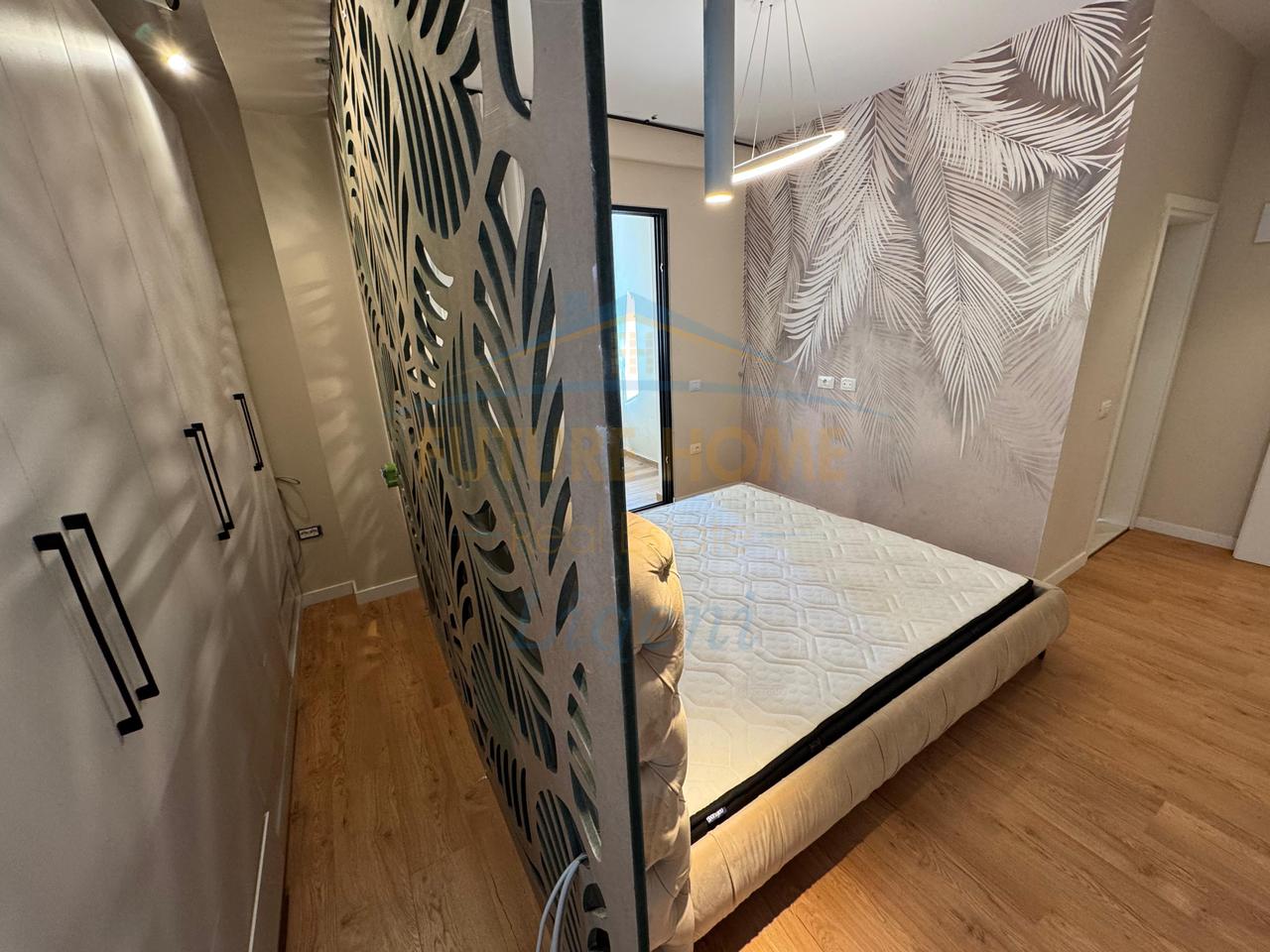 Shitet, Apartament 2+1, Fresku, Tiranë.