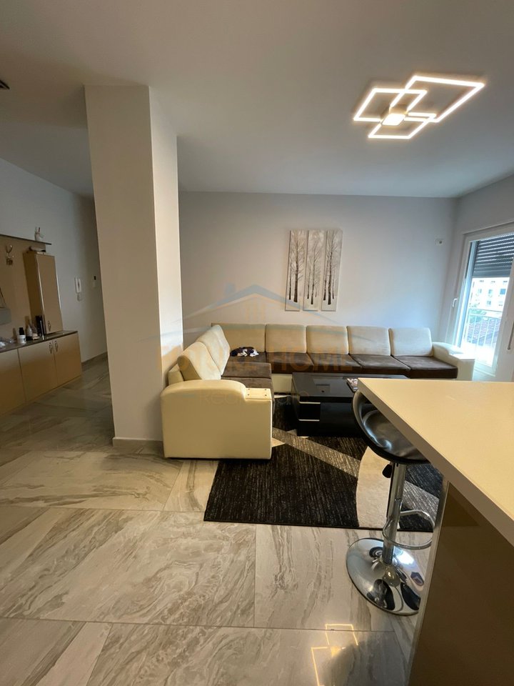 Appartamento 3+2 in affitto a 21 Dhjetori, Via Kavajës, Tirana - 1000€ | 114 m²