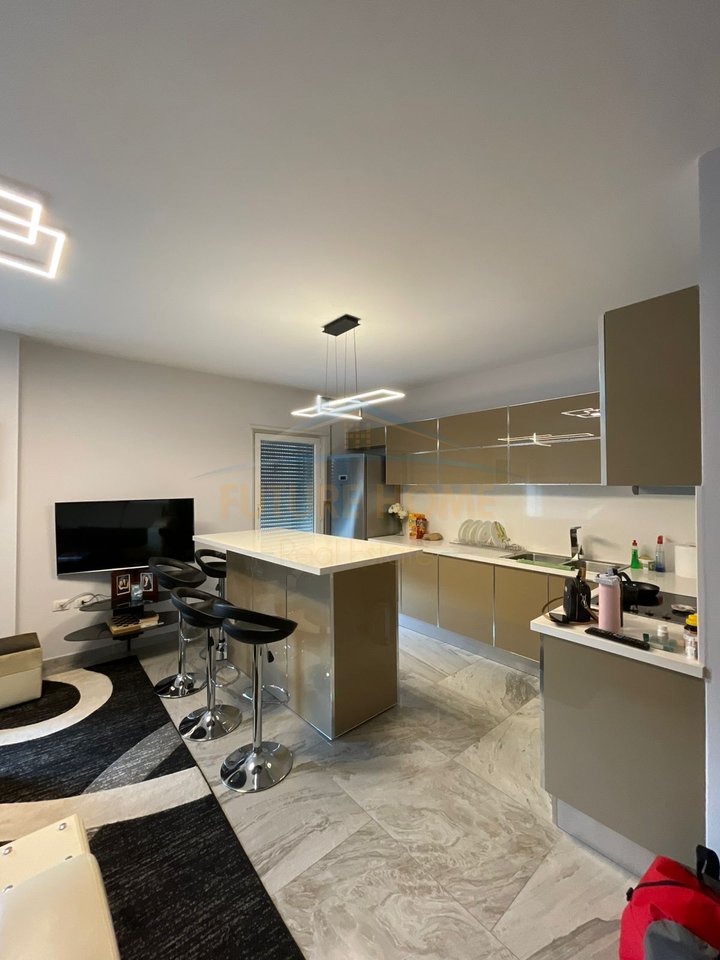 Appartamento 3+2 in affitto a 21 Dhjetori, Via Kavajës, Tirana - 1000€ | 114 m²