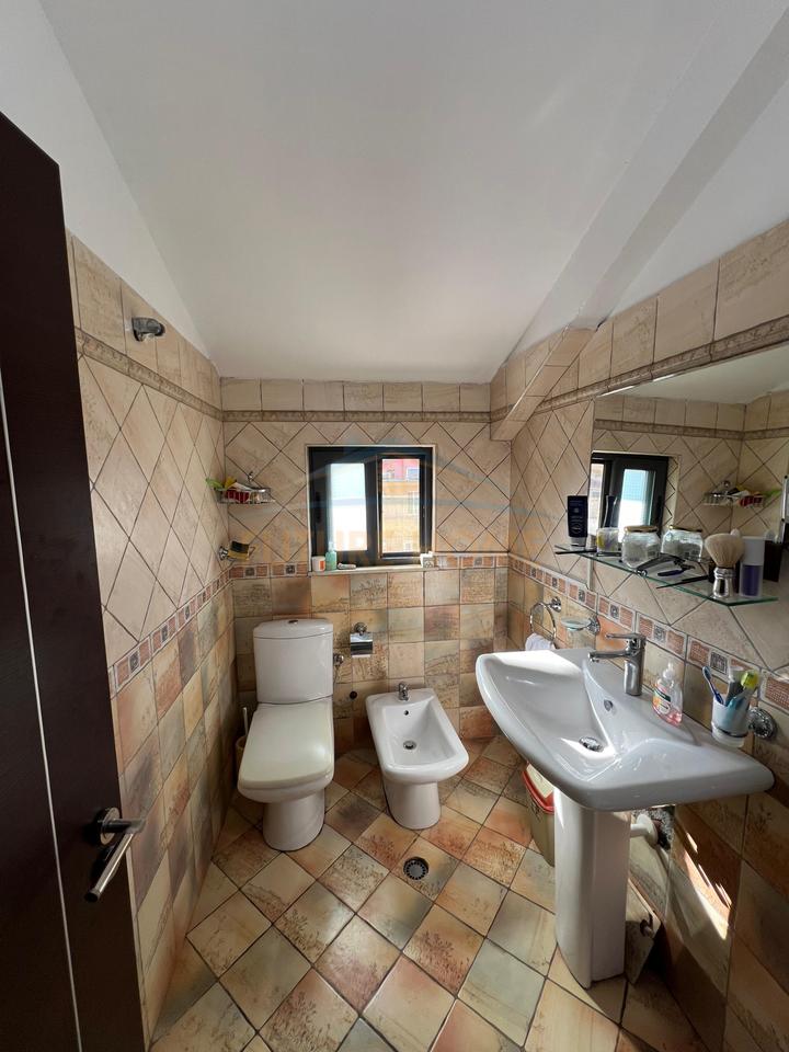 Shitet, Apartament 3+1+2+Post Parkimi, Ali Dem, Tirane.