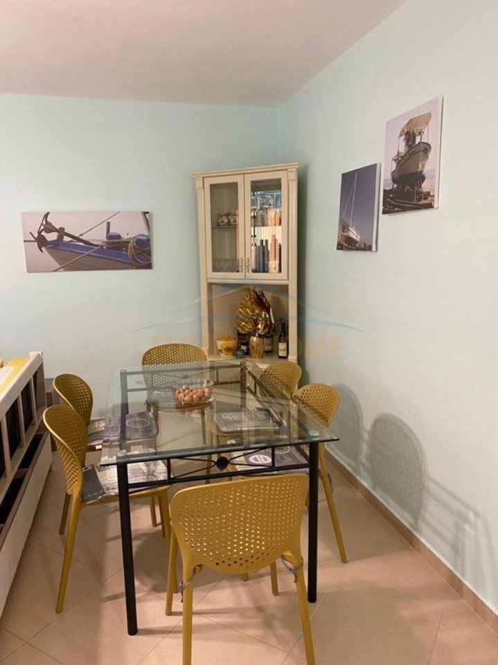 Shitet, Apartament 2+1, Sarandë, Shqipëri.