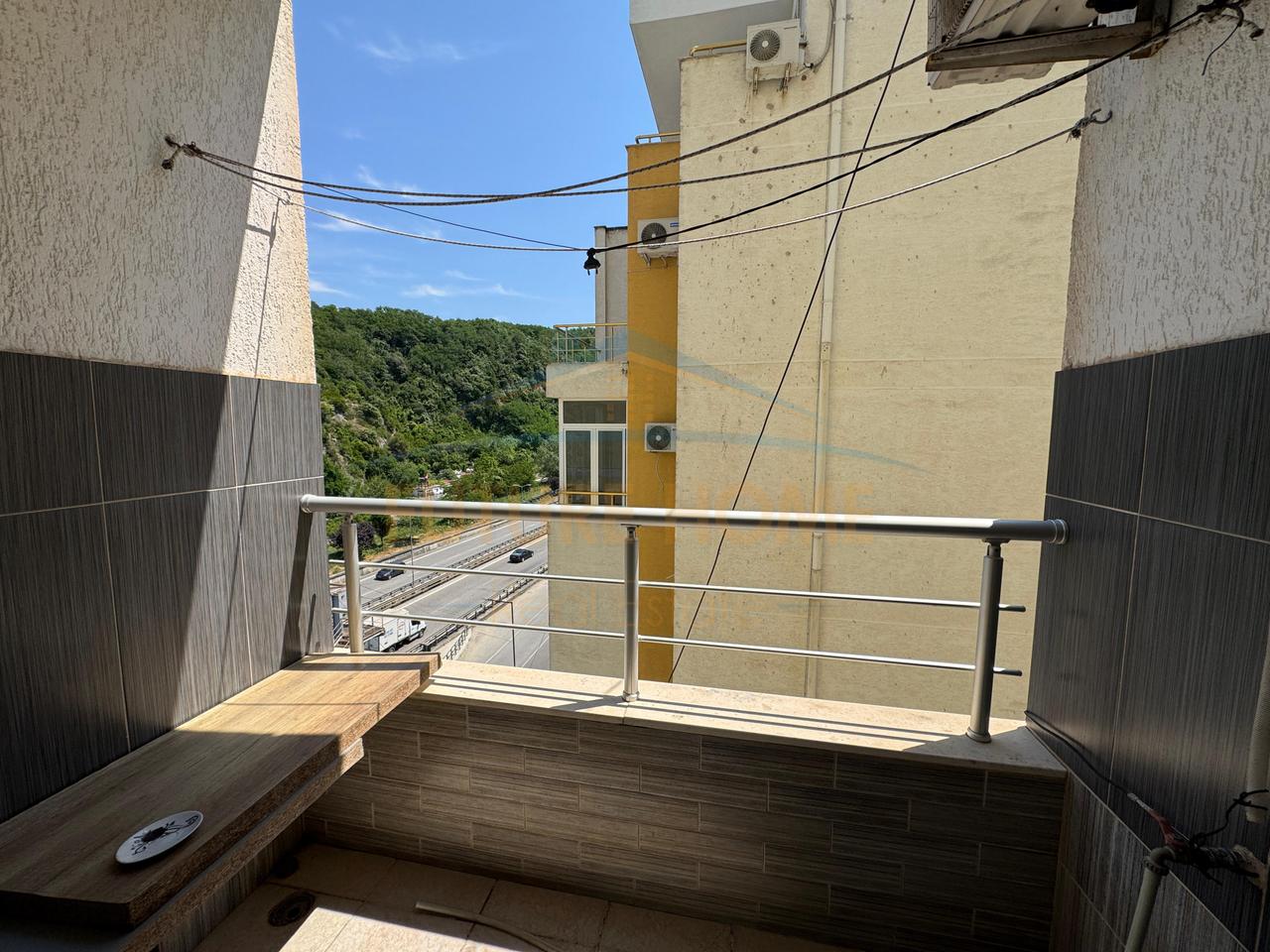 Shitet, Apartament 1+1, Shkembi Kavajes, Golem